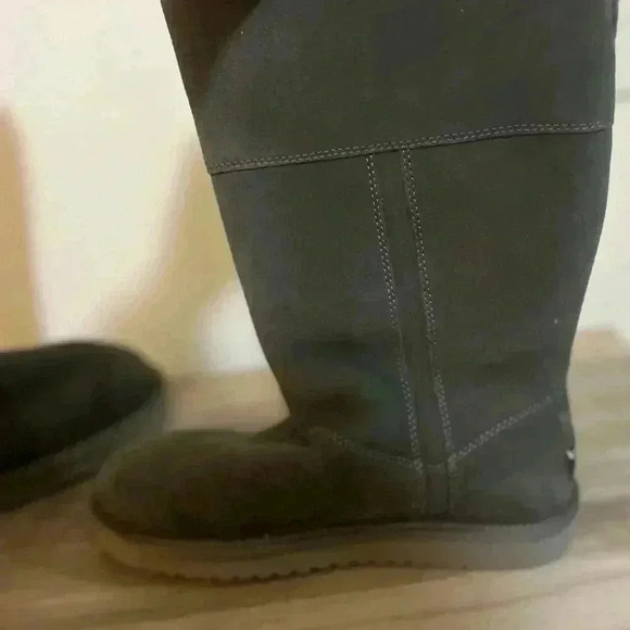 Ugg Women's Aribel Tall Suede Shearling Boots,Gray, Grey,SZ 7, Great - Picture 5 of 8